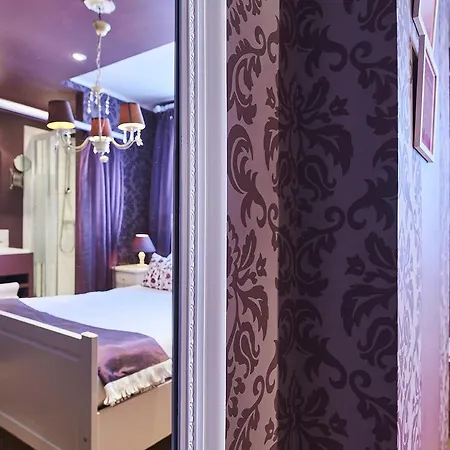 Hotel Full House