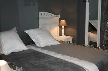 Full House Hotel *